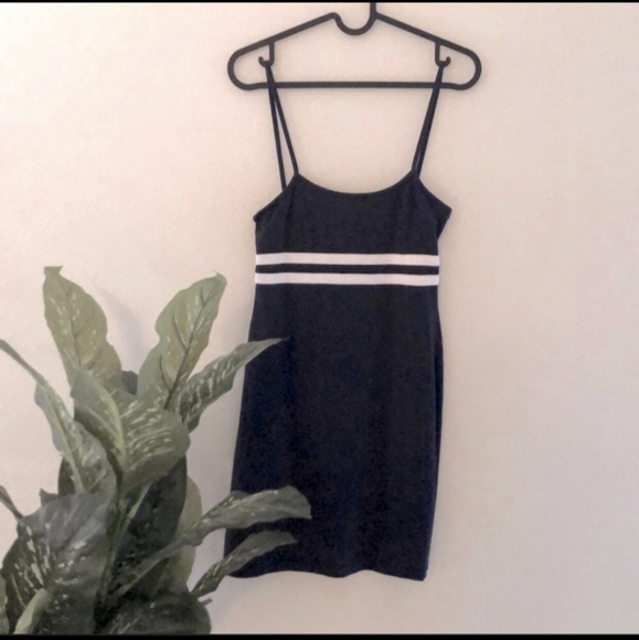 3/$20 Brandy Melville Fitted Mini Lillian D - Picture 9 of 12